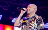 Max Pezzali in tour con le sue hit: fans in delirio al Forum di Assago